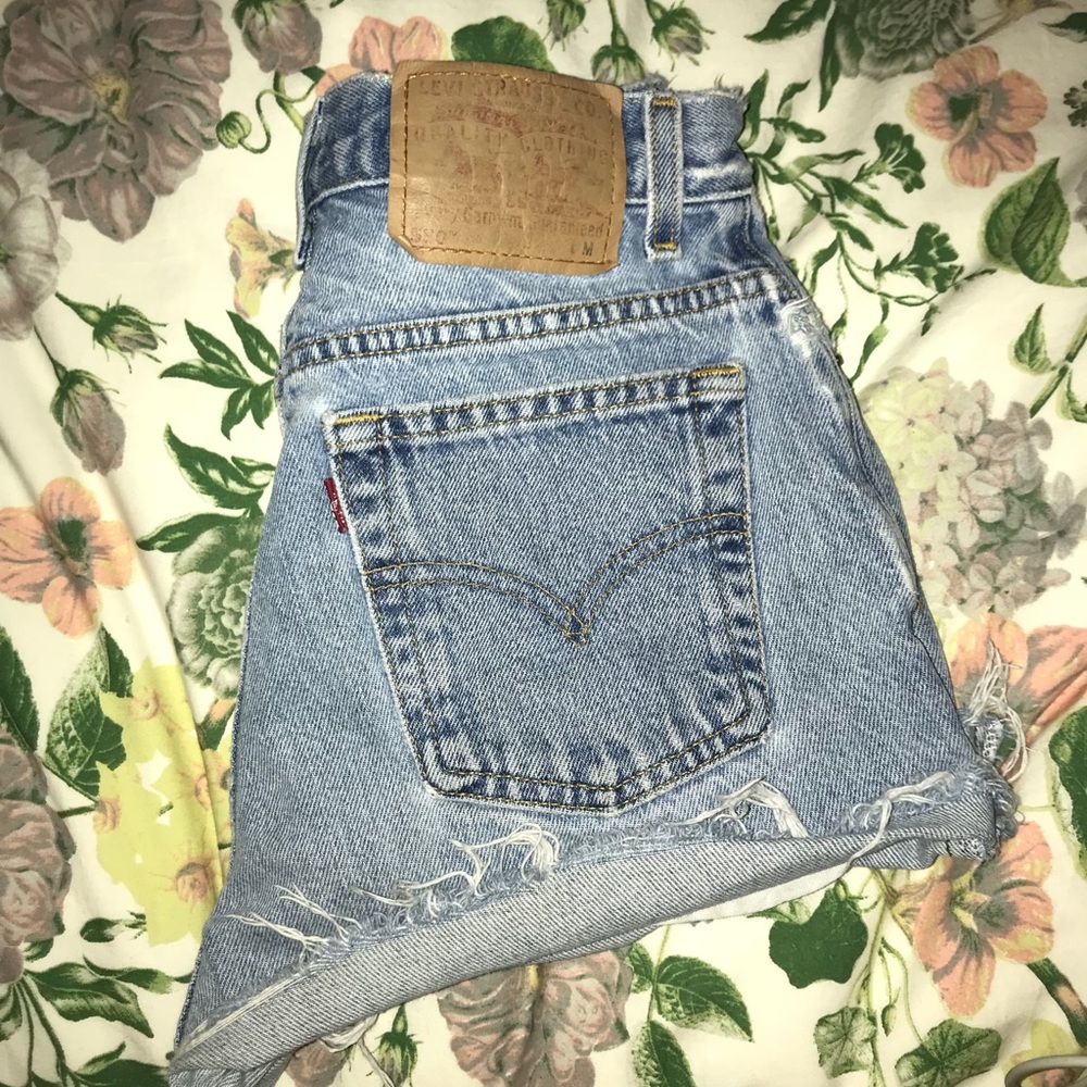Levi shorts💙